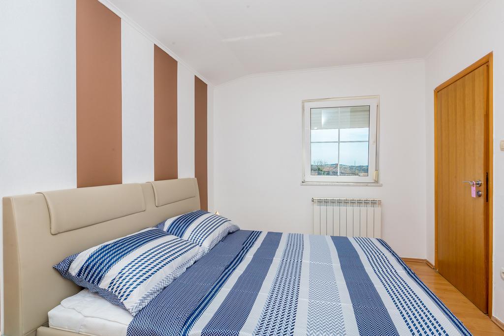 Apartments Jenny Пинезичи Экстерьер фото
